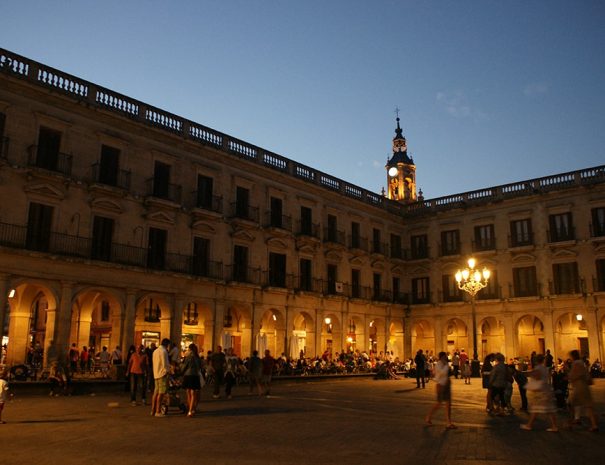 Visita guiada Vitoria de leyenda con Guías Artea