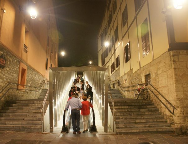 Visita guiada nocturna Vitoria Ghost tour de Guías Artea